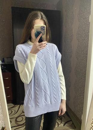 Вязаная жилетка