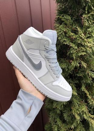 Кросівки nike air jordan 1 retro white grey silver