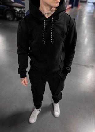 Топовий спортивний костюм