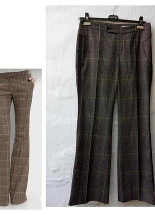 Стильные коричневые брюки в клетку с лампасами