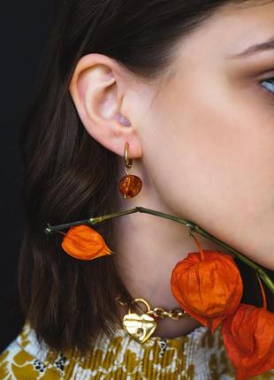 Сережки з натуральним бурштином в позолоті