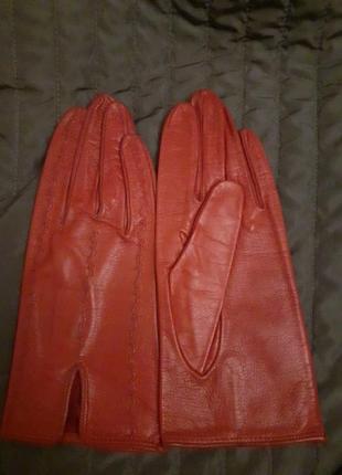 Кожаные перчатки красные