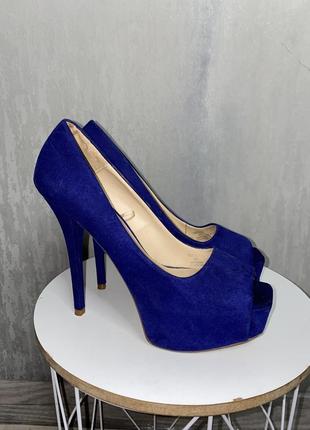 Шикарні туфлі з квадратними носочками на високих каблуках і танкетці zara 38р стелька 24,5см