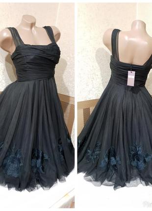 Плаття на урочистості з вишивкою. coast.