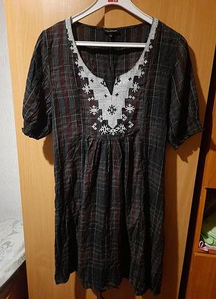 Сукня з вишивкою