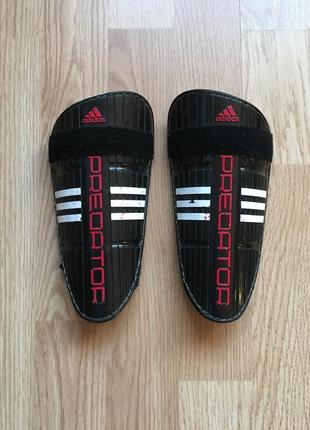 Футбольні щитки adidas