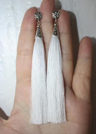 Серьги серёжки кисти кисточки белые нити с розочкой свадебные1 фото