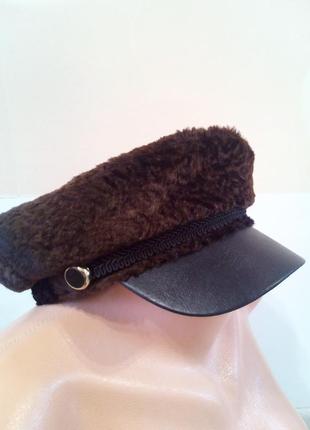 Тепла кепі. трендова кепка з хутра. капітанка. кашкет. тренд сезону