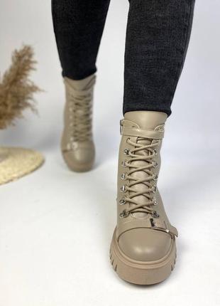 Зимові жіночі шкіряні черевики берці з хутром натуральна шкіра зимні ботинки беж бежеві теплі і зручні кожа мех з декоративною пряжкою5 фото