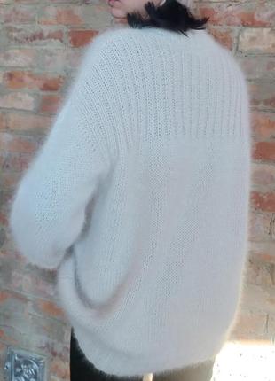 Ангоровий молочний жіночий светр оверсайз
