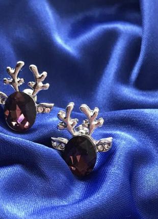 Сережки вкрутки олені чарівні зимові під срібло з гранатовим бордовим каменем1 фото