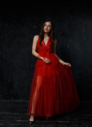 Яскраве червоне плаття з фатином2 фото