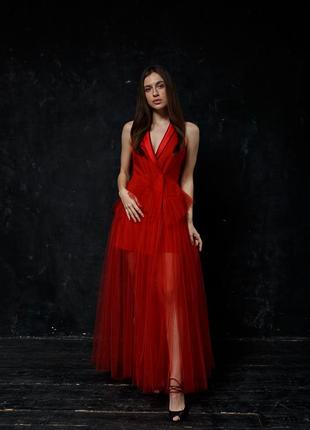 Яскраве червоне плаття з фатином3 фото