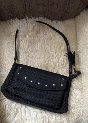 Крута модна чорна стьобана сумочка багет