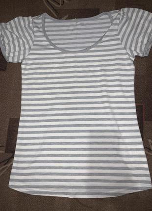 Футболка в сіру смужку