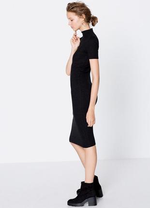 Обновка 💔 актуальное черное платье миди с блестящей нитью и высокой горловиной pull&bear3 фото