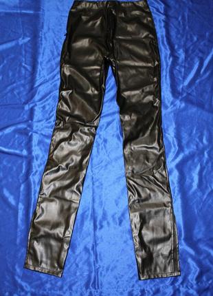 Сексуальные удлиненные брюки лосины леггинсы с разрезами эко кожа латекс кетсьют...