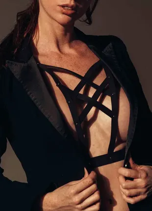 Іспанська преміум портупея з екошкіри bijoux indiscrets maze – cross cleavage harness black