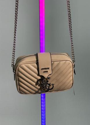 Жіноча невеличка бежева сумка guess з ланцюжком  🆕компактна сумка через плече