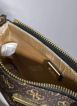 Женская невеличка коричневая сумка guess с ремнем через плечо 🆕компактна сумка7 фото