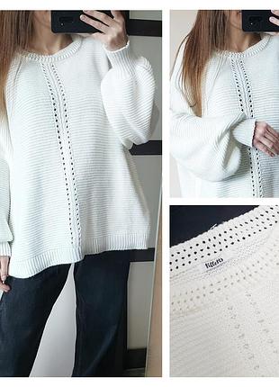 Светлый свитер оверсайз молочного оттенка