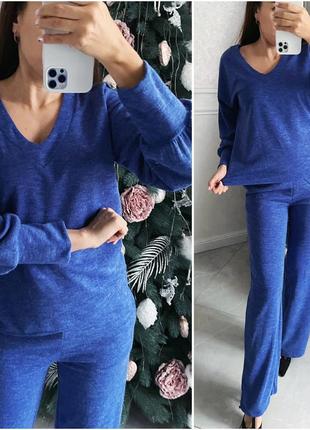 Костюм. кольори електрик, трава, білий, гірчиця