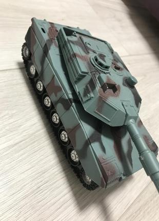 Іграшка танк зі звуком та світиться3 фото