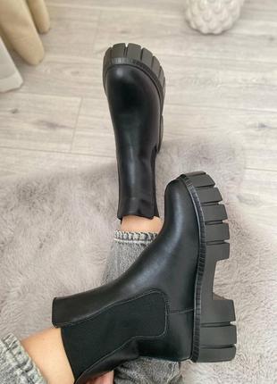 Зимові жіночі повномірні шкіряні черевики челсі з хутром натуральна шкіра зимні сапожки чобітки ботинки тракторна підошва чорні зима
