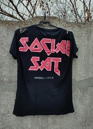 Брутальна футболка kendall+kylie x ovs рвані плечі рокерська байкерська бунтарська футюлока/майка