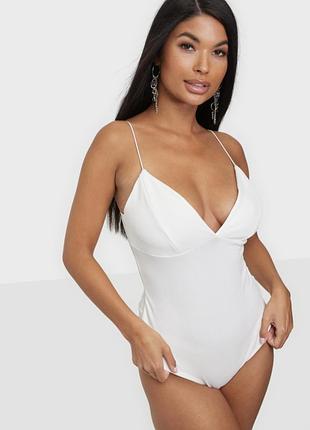 Базовый белый боди с тонкими бретелями 🤍 nelly