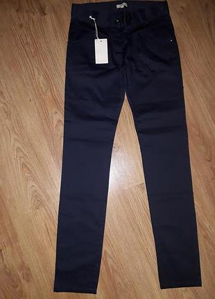 Элегантные зауженные брюки на девочку