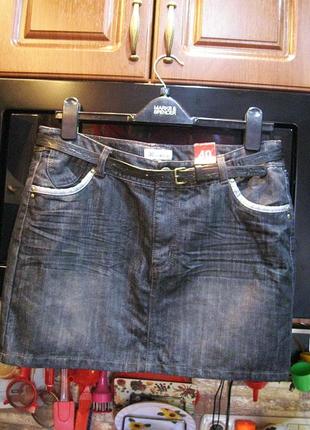 Крутая джинсовая тертая юбка с ремешком от французского бренда kiabi