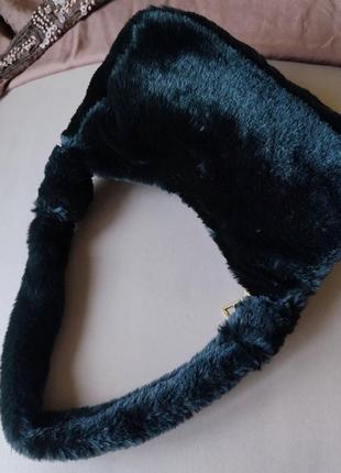 Трендова хутряна сумочка багет