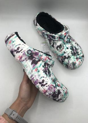 Утеплені крокси crocs classic lined tie dye clogs (206341-4su) оригінал