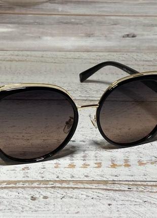 Жіночі окуляри сонцезахисні стильні коричневого кольору із золотистими вставками