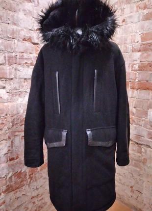 Зимове мужское 40/l/48 пальто з чорним хутром на капішоні