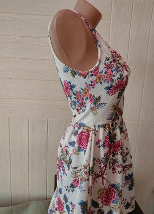 Ніжне щільне плаття в квітковий принт2 фото