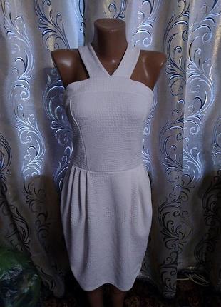 Ефектна жіноча сукня з візерунком на тканині