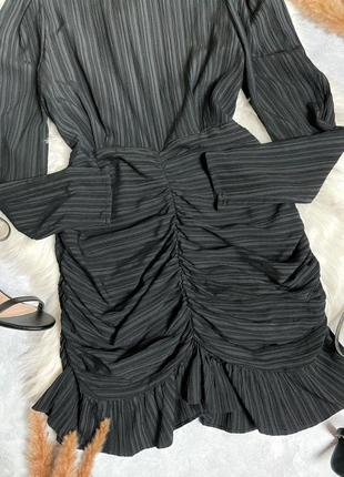 Платье мини с пышными рукавами и открытой спиной4 фото