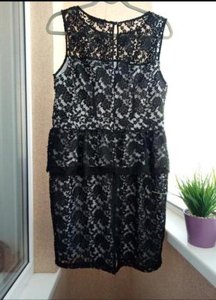 Красивое нарядное гипюровое платье с баской2 фото
