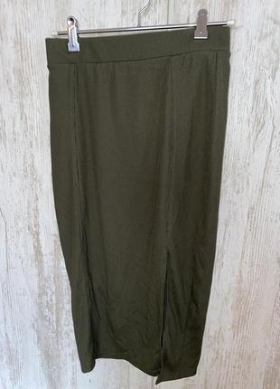 Спілничка олівець від hm в рубчик кольрору хакі, з розрізом, ідеально ляже по фігурі на с, за детальною інформацією звертайтесь