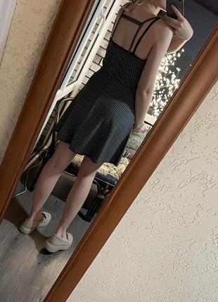 Сіра коротка сукня в полоску2 фото