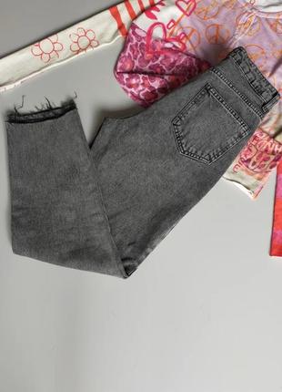 Trendyol
мом джинси 
з необробленим низом