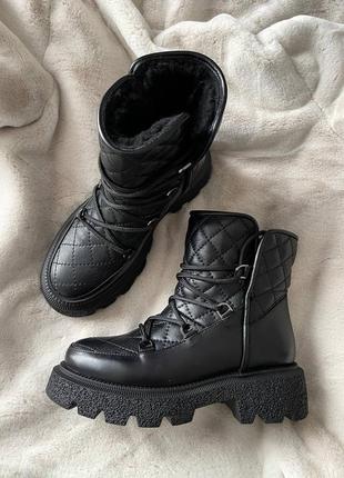Тёплые зимние ботинки на шнуровке на высокий подъем