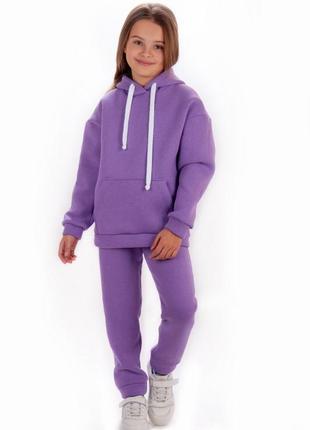 Костюми в різних кольорах