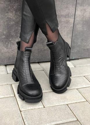 Стильные низкие челси с кожи с тиснением под рептилию чёрные