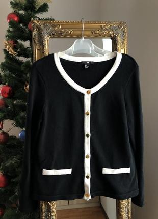 Кардиган в стилі chanel з золотими ґудзиками