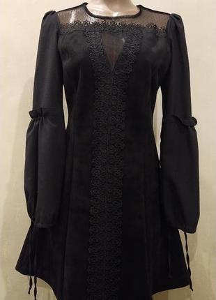 Черное замшевое платье с гипюром1 фото