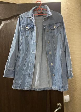 Модная удлиненная джинсовая куртка от boohoo в идеальном состоянии размер м2 фото