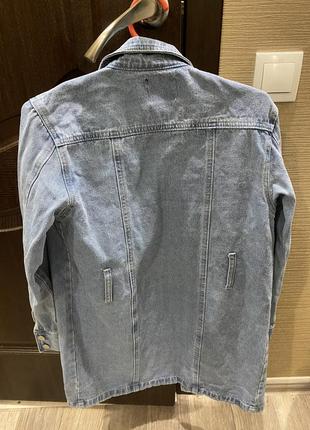 Модная удлиненная джинсовая куртка от boohoo в идеальном состоянии размер м3 фото